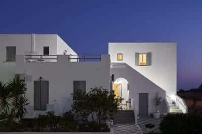 9 ΜΟΥΣΕΣ – ΣΑΝΤΟΡΙΝΑΙΟΥ ΣΟΦΙΑ – ΕΝΟΙΚΙΑΖΟΜΕΝΑ ΔΩΜΑΤΙΑ ΜΗΛΟΣ ΚΥΚΛΑΔΕΣ