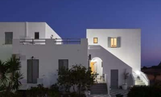 9 ΜΟΥΣΕΣ – ΣΑΝΤΟΡΙΝΑΙΟΥ ΣΟΦΙΑ – ΕΝΟΙΚΙΑΖΟΜΕΝΑ ΔΩΜΑΤΙΑ ΜΗΛΟΣ ΚΥΚΛΑΔΕΣ