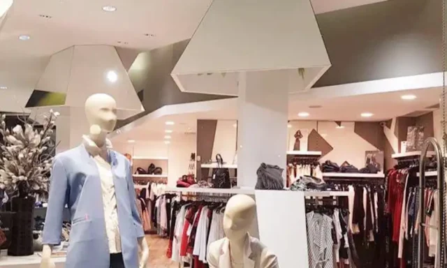 MERCEDES FASHION – ΑΚΑΜΩΤΑΚΗ ΔΕΣΠΟΙΝΑ – ΚΑΤΑΣΤΗΜΑ ΓΥΝΑΙΚΕΙΩΝ ΕΝΔΥΜΑΤΩΝ – ΙΕΡΑΠΕΤΡΑ ΛΑΣΙΘΙΟΥ