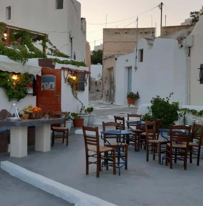 ΝΙΑΡΟΣ ΙΩΑΝΝΗΣ – ΚΑΦΕΤΕΡΙΑ ΜΕΖΕΔΟΠΩΛΕΙΟ ΟΥΖΕΡΙ – THE OLDER BARBER SHOP – ΕΜΠΟΡΕΙΟ ΣΑΝΤΟΡΙΝΗ ΚΥΚΛΑΔΕΣ