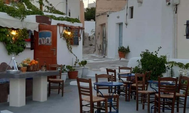 ΝΙΑΡΟΣ ΙΩΑΝΝΗΣ – ΚΑΦΕΤΕΡΙΑ ΜΕΖΕΔΟΠΩΛΕΙΟ ΟΥΖΕΡΙ – THE OLDER BARBER SHOP – ΕΜΠΟΡΕΙΟ ΣΑΝΤΟΡΙΝΗ ΚΥΚΛΑΔΕΣ
