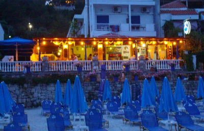 ΠΡΕΚΑΤΕΣ ΗΛΙΑΣ – ΞΕΝΟΔΟΧΕΙΟ ΤΑΒΕΡΝΑ DELFINI HOTEL AND TAVERN – ΚΑΛΛΙΘΕΑ ΚΑΣΣΑΝΔΡΕΙΑ ΧΑΛΚΙΔΙΚΗ