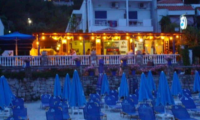 ΠΡΕΚΑΤΕΣ ΗΛΙΑΣ – ΞΕΝΟΔΟΧΕΙΟ ΤΑΒΕΡΝΑ DELFINI HOTEL AND TAVERN – ΚΑΛΛΙΘΕΑ ΚΑΣΣΑΝΔΡΕΙΑ ΧΑΛΚΙΔΙΚΗ